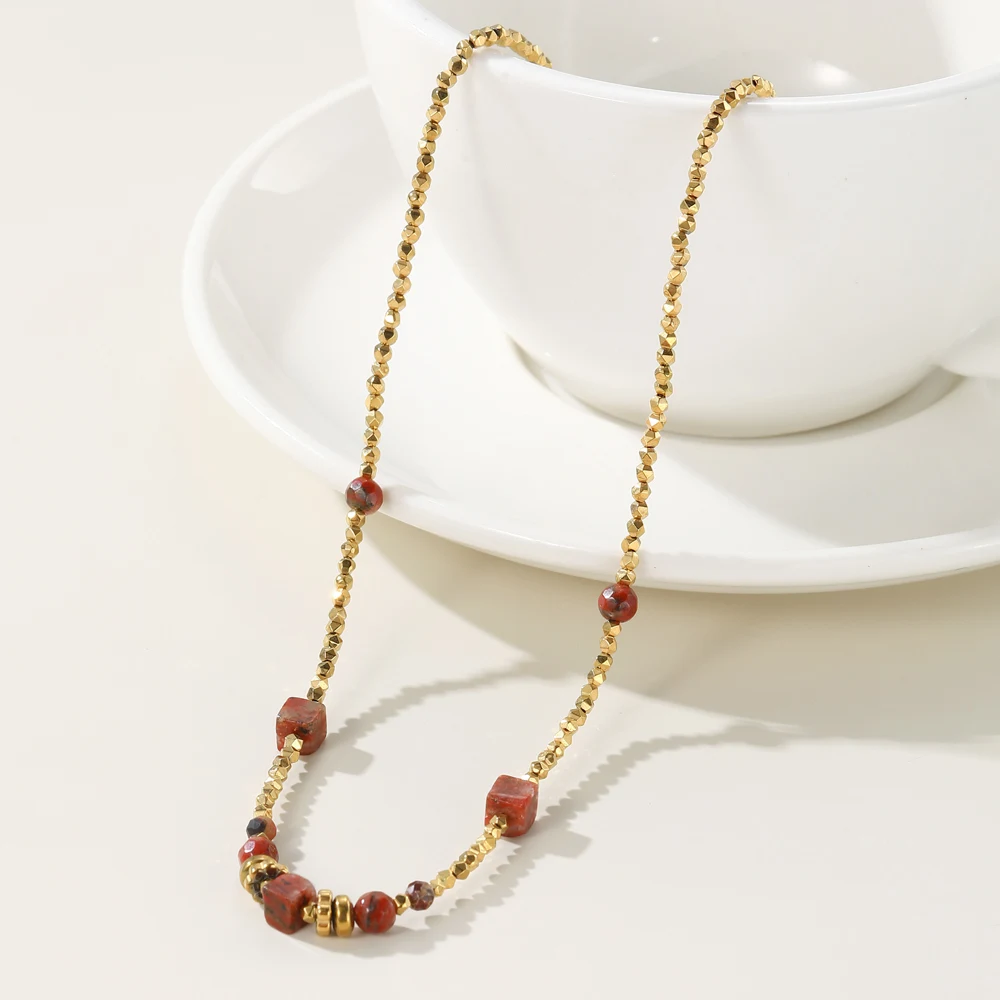 Collier en acier inoxydable avec perles rouges | Elzira - 1