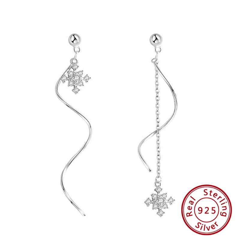 Boucles d'oreilles pendantes asymétriques en argent 925 avec flocons de neige | Syra - 1