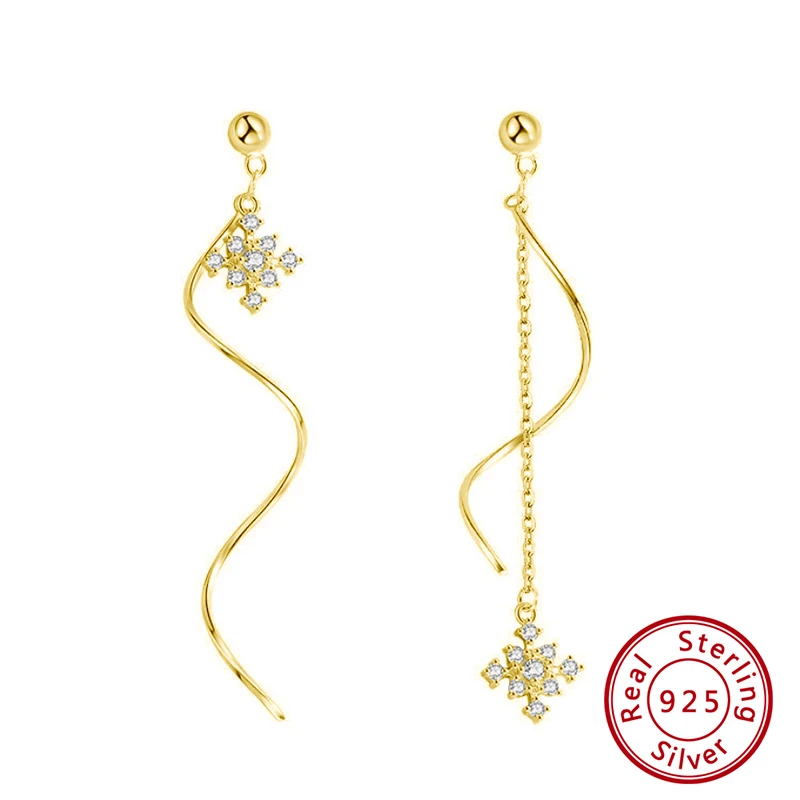 Boucles d'oreilles pendantes asymétriques en argent 925 avec flocons de neige | Syra