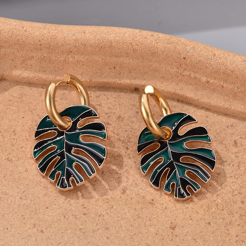 Boucles d'oreilles pendantes en acier inoxydable doré à motif de feuille colorée | Mina - 2