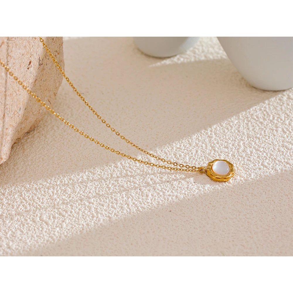 Collier pendentif rond en coquillage doré en acier inoxydable étanche | Sela - 1