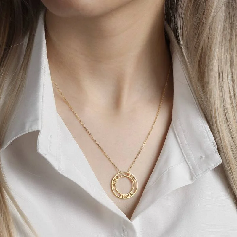 Collier personnalisé en acier inoxydable s avec pendentif rond et nom | Ilya